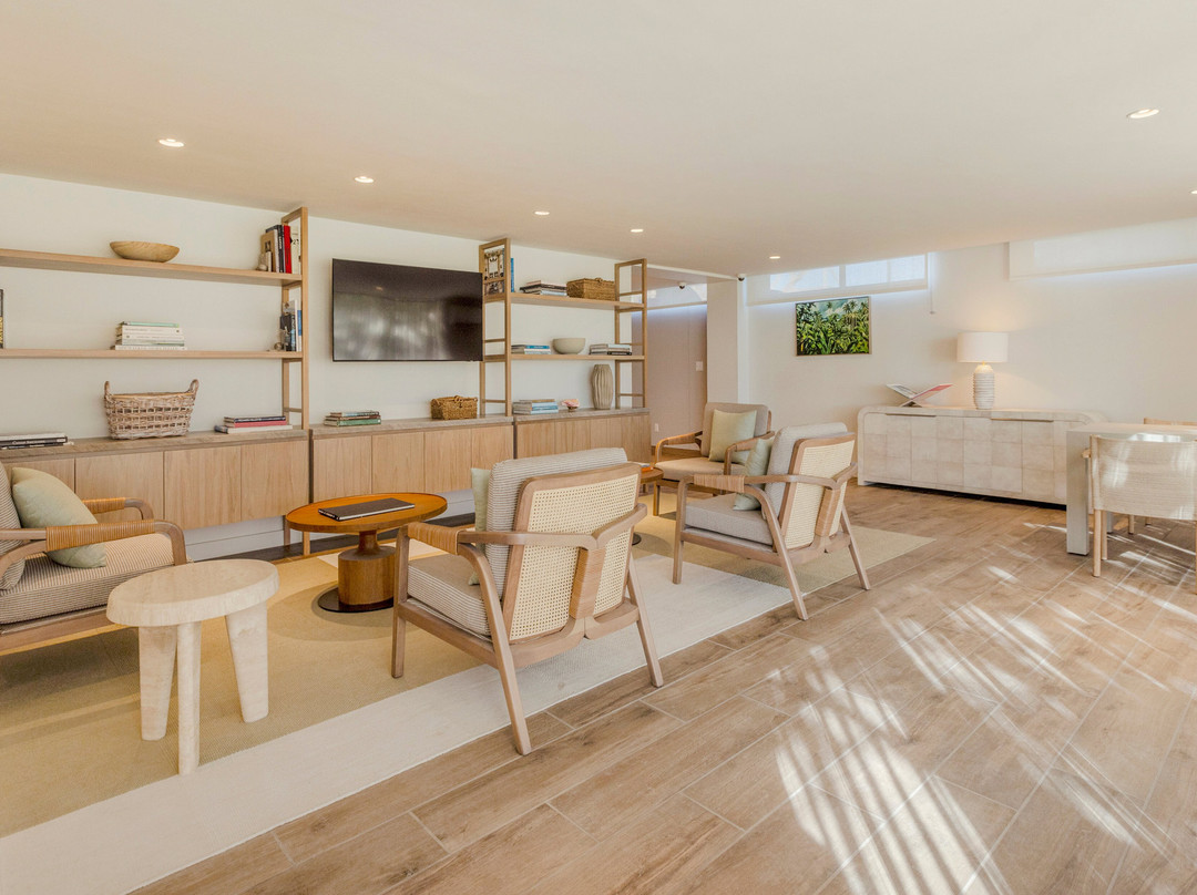 伊柳塞拉湾酒店主图