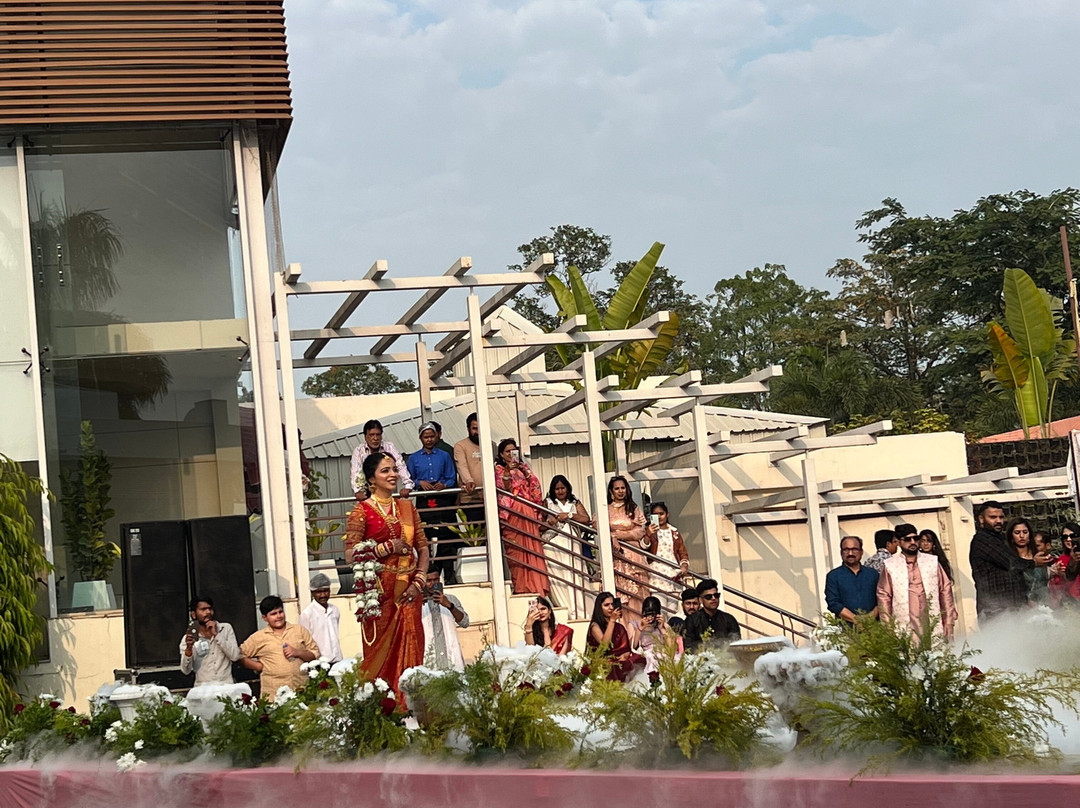 The Red Maple Hill Hotel主图