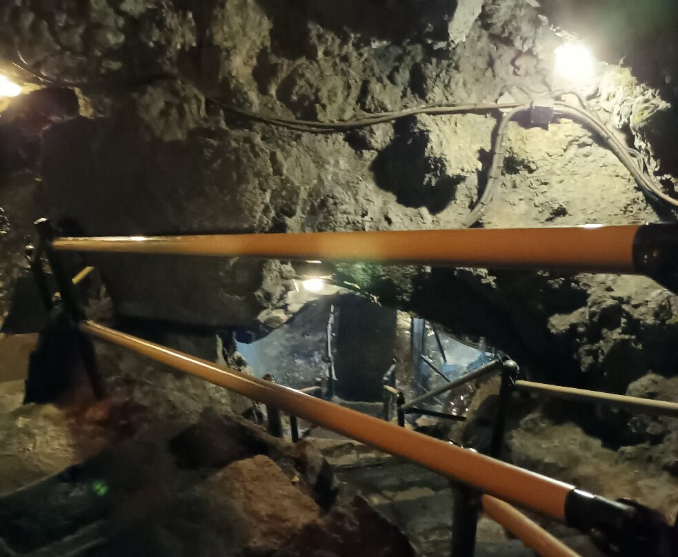 Narusawa Ice Cave-鸣泽村必去景点