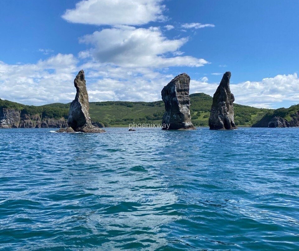 Three Brothers Rocks-堪察加彼得巴甫洛夫斯克必去景点