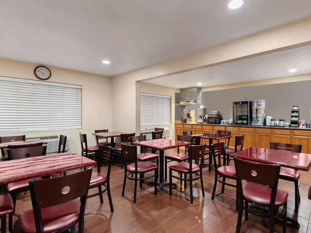 Howard Johnson by Wyndham Williams