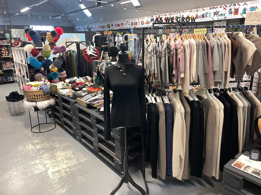 UNA Local Product-霍尔斯沃德吕尔镇必去景点