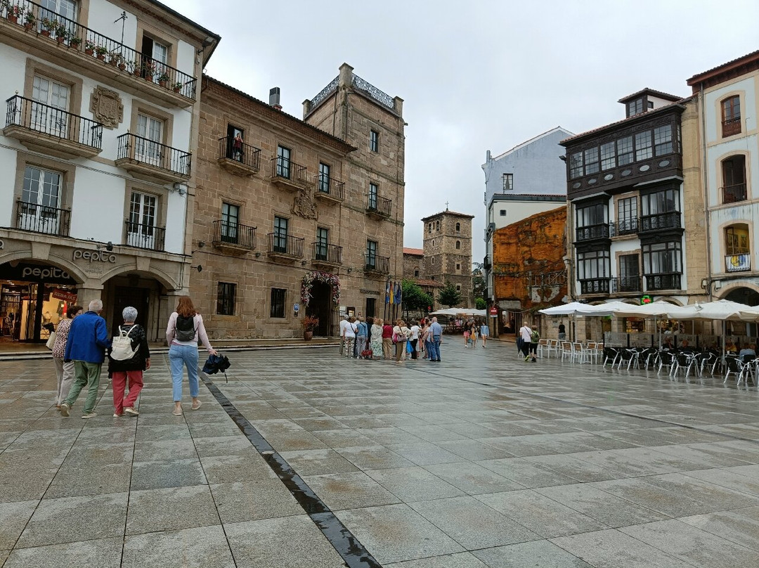Plaza de Espana El Parche-阿维莱斯必去景点