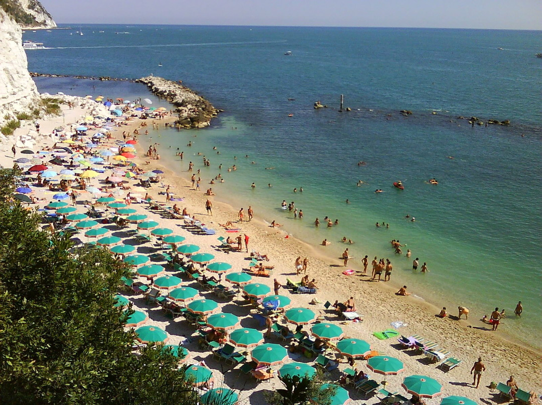 Spiaggia Urbani-Sirolo必去景点