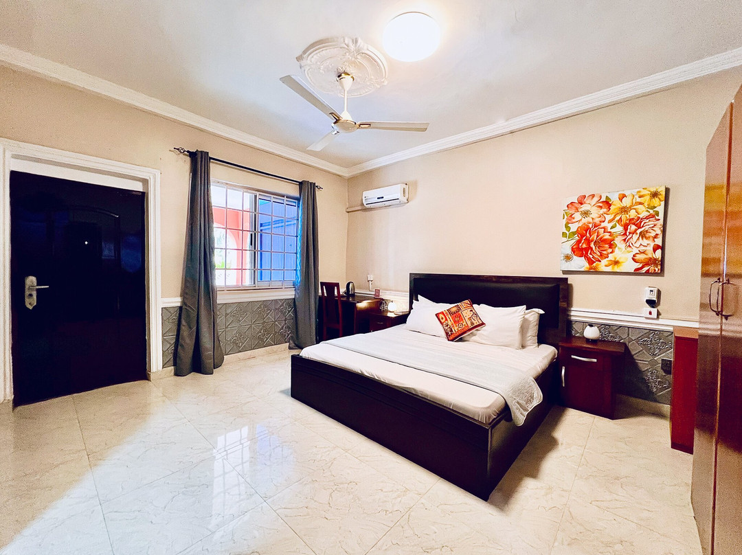 Coconut Pointe Villa & Beach Resort主图