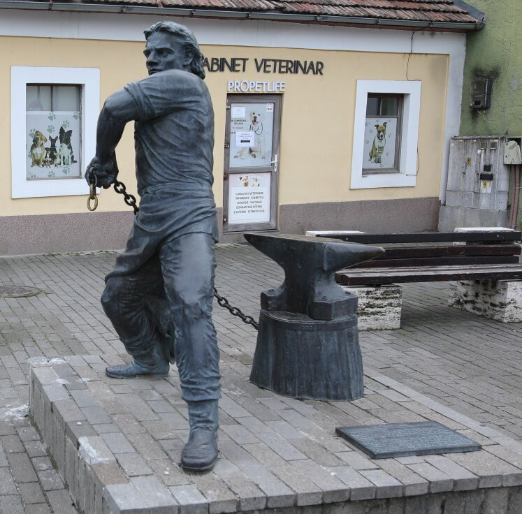 Georg Pfaffenbruder Statue