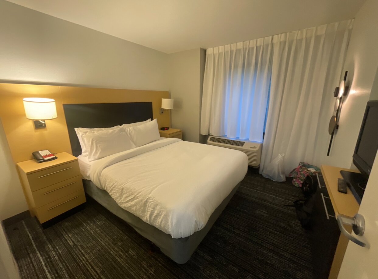 亨廷顿唐普雷斯套房酒店-客卧