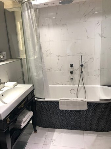 法瓦尔公馆酒店主图