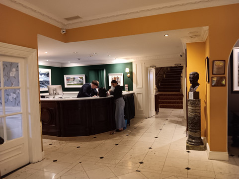 旧光大饭店主图