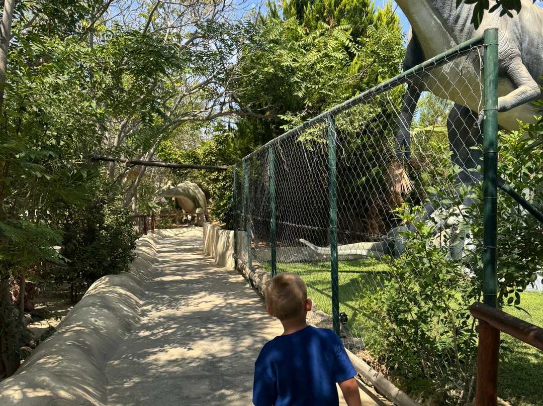 Dinosauria Park-Gournes必去景点