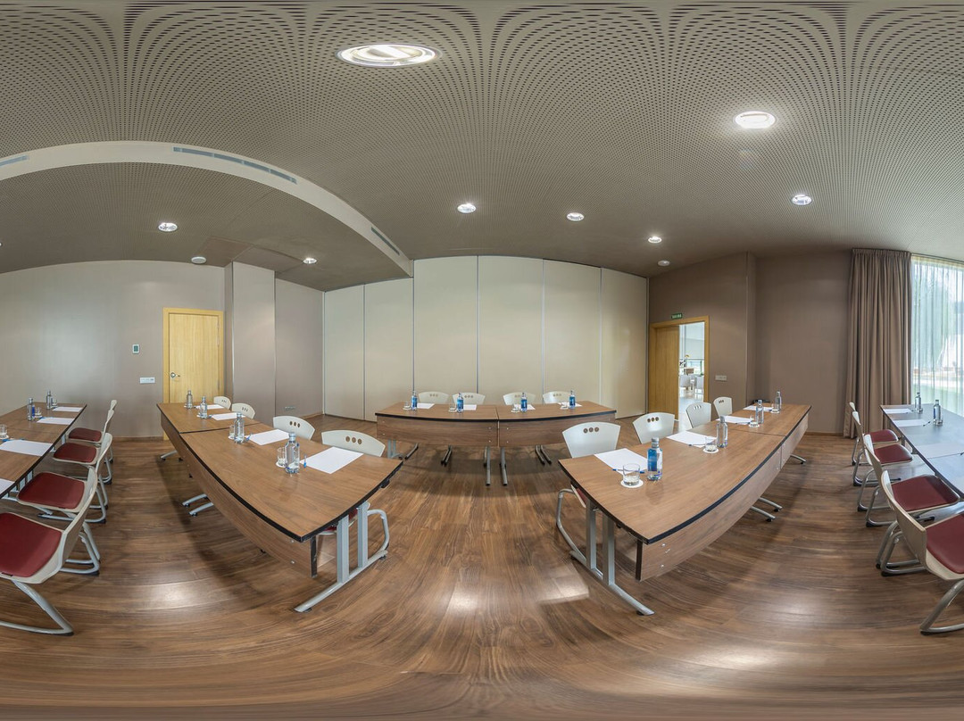 Travelodge Málaga Aeropuerto主图