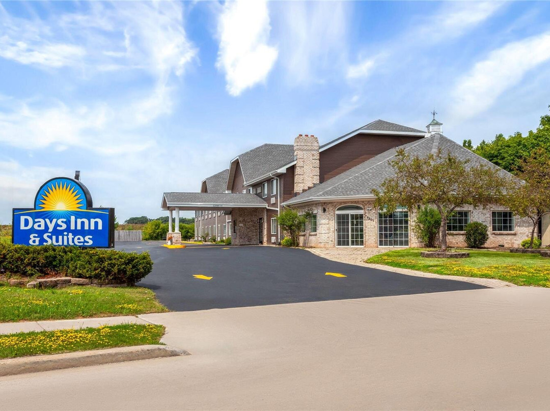 Brillion酒店住宿-Days Inn & Suites by Wyndham Kaukauna WI