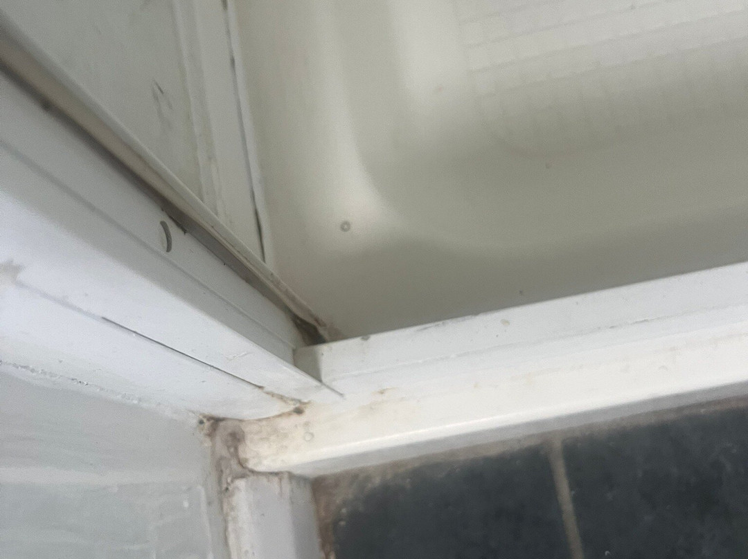 The Crown Hotel主图