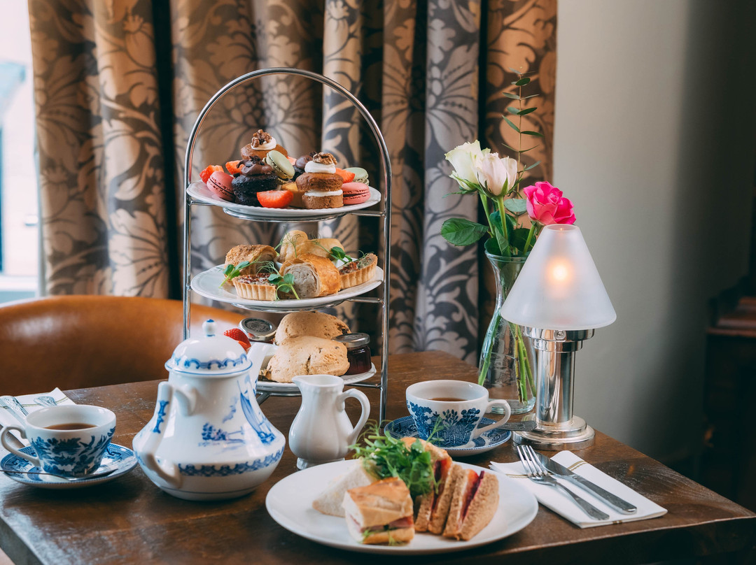 The George Hotel主图