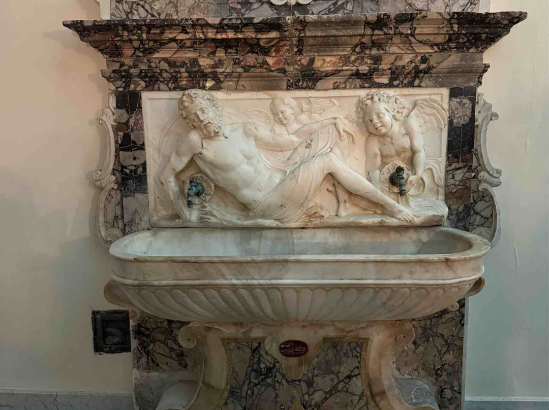 Badia della Santissima Trinita'-卡瓦德蒂雷尼必去景点