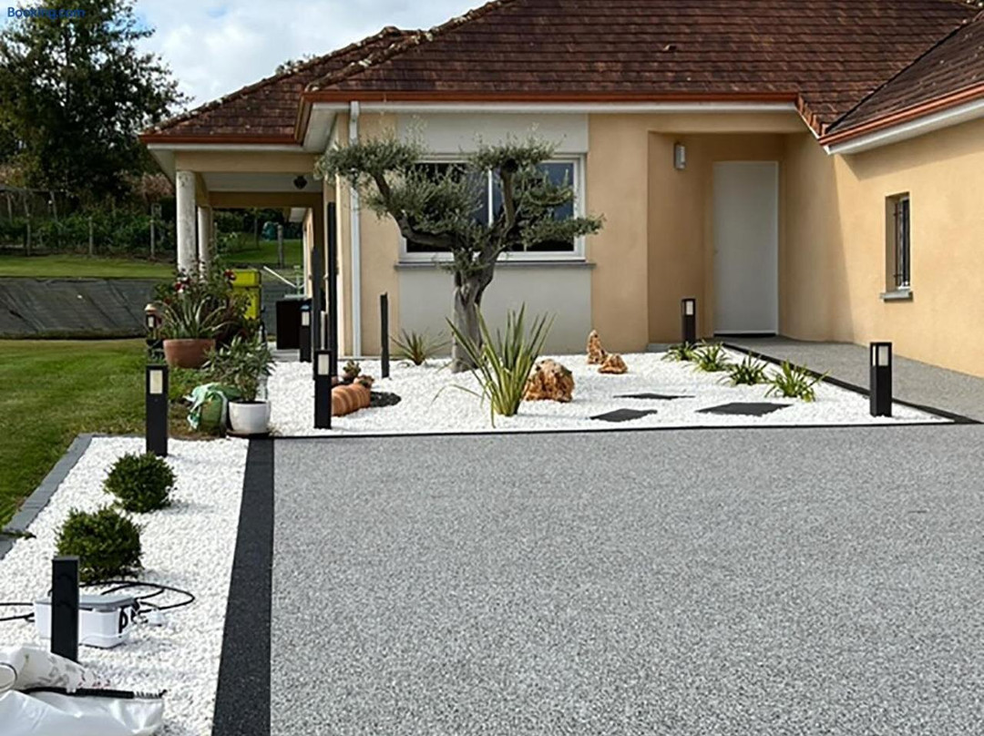 Chez Christiane Et Gerard主图