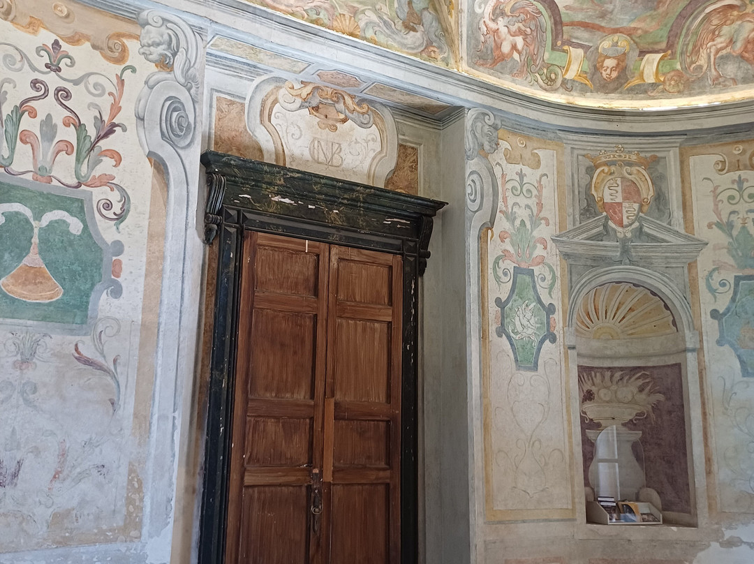 Palazzi del 500 e del 700 di Villa Litta-拉伊纳泰必去景点