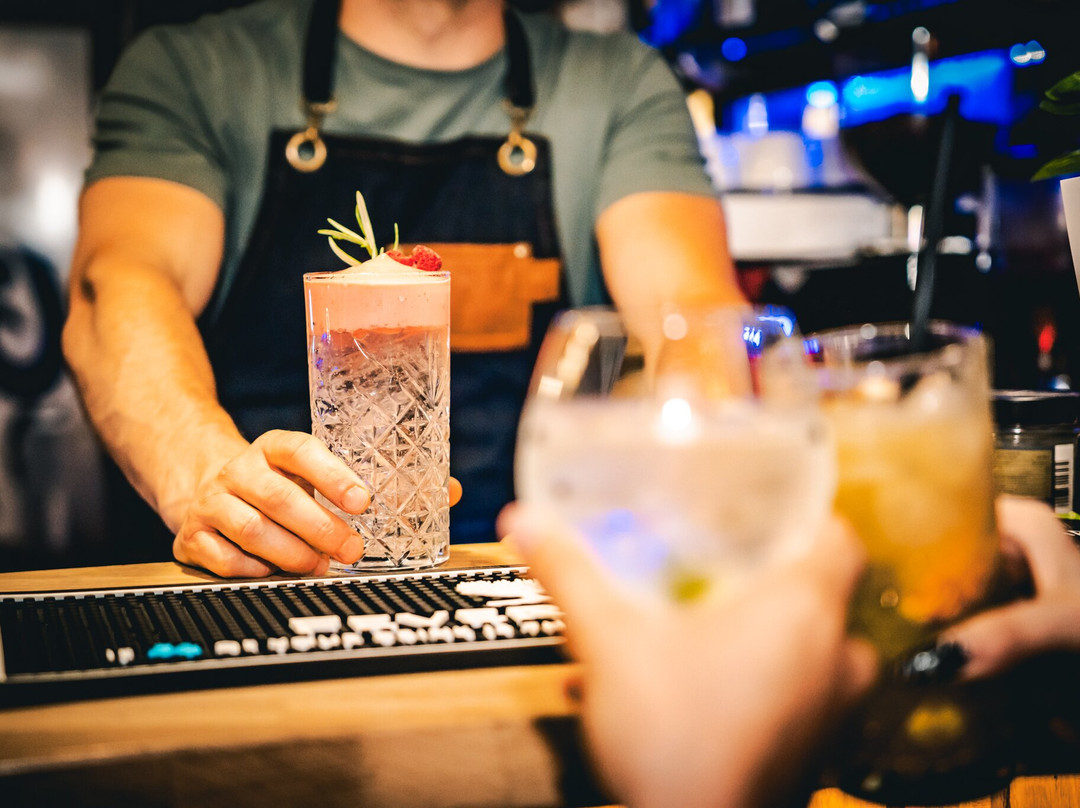 Melon Cafe & Bar