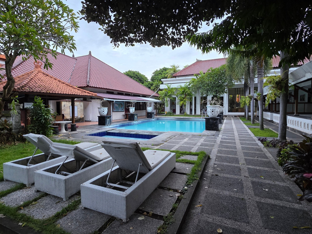 巴厘茵那商务酒店主图