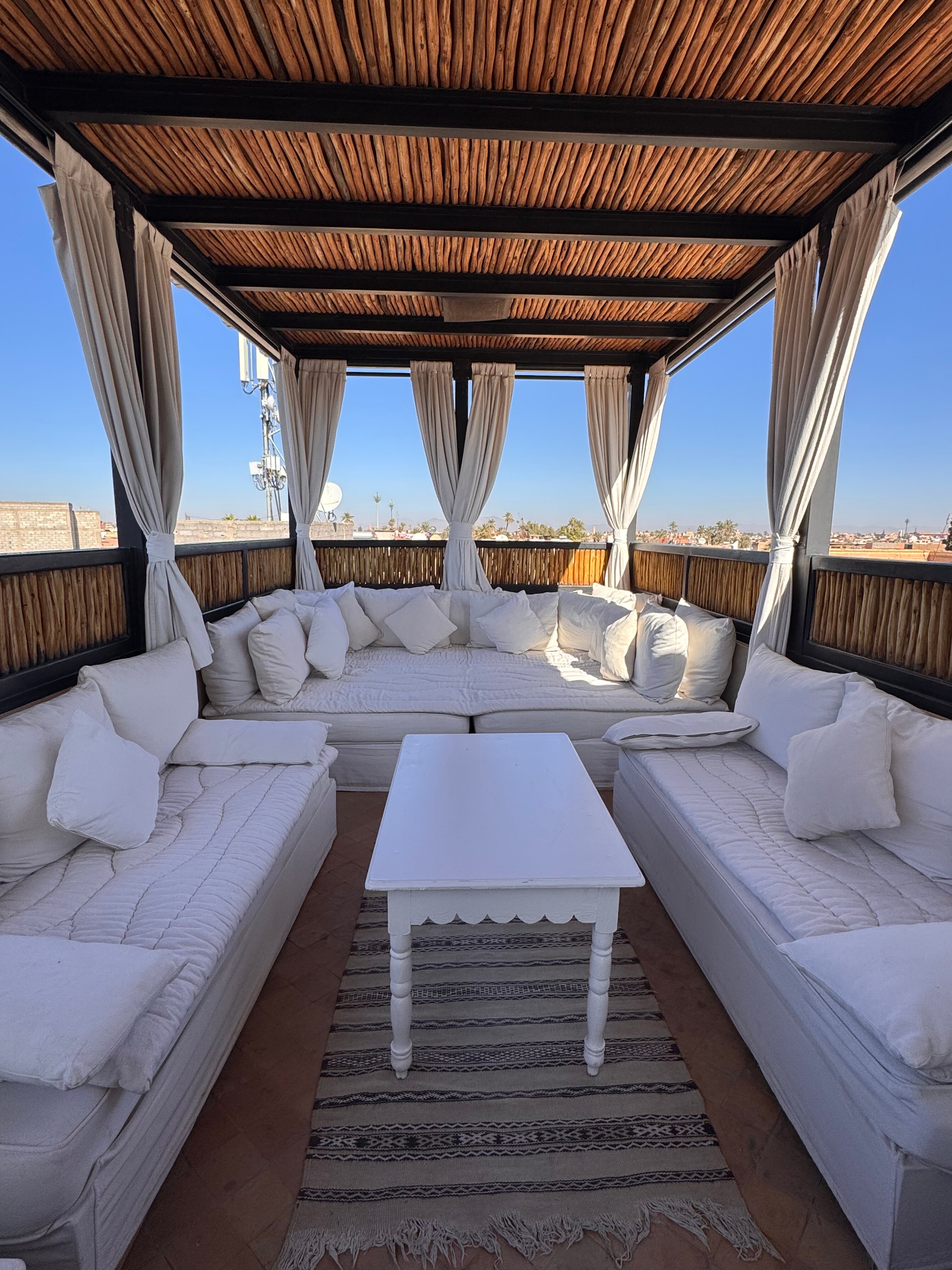 里亚德克瑞迪尼酒店-官方