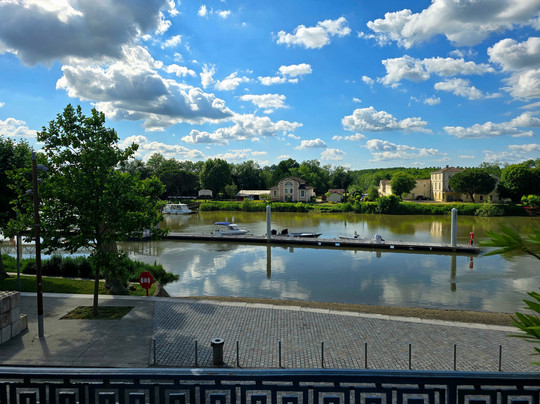 Hôtel De La Tour Libourne主图