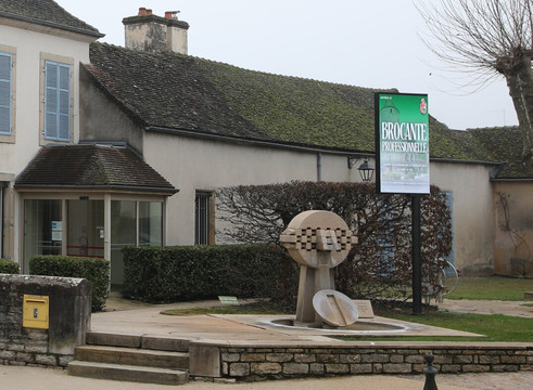 Fontaine Fleure De Pierre-Buxy必去景点