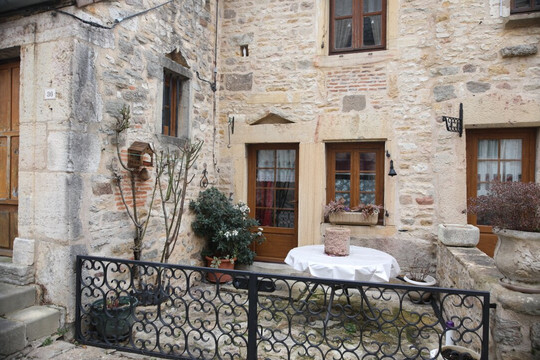 Tour Perrault-Buxy必去景点