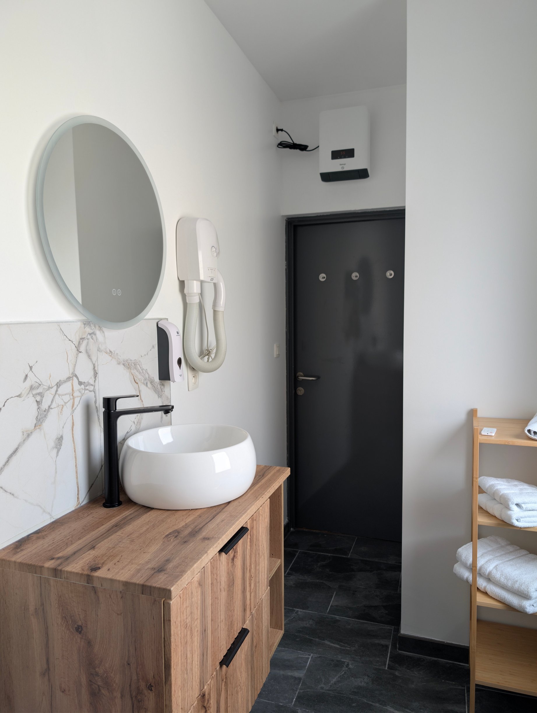 阿弗勒尔日库埃特酒店-浴室