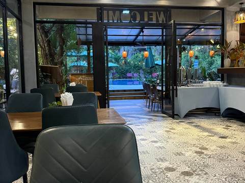 贡布甜酒店主图