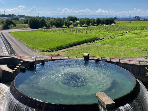 Higashiyama Cylinder Water Tank-鱼津市必去景点