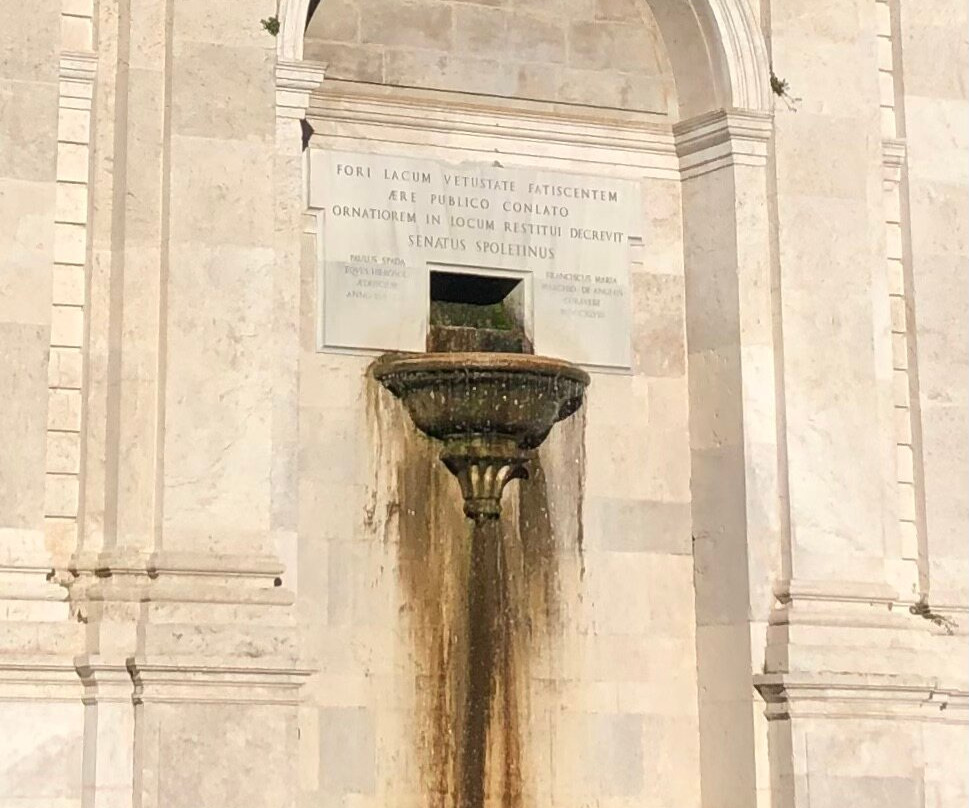 La Fonte di Piazza-Eggi必去景点