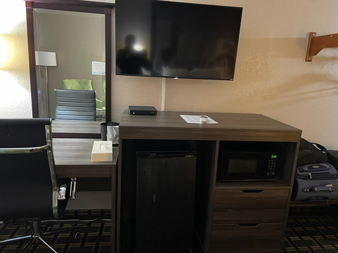 韦克罗斯速8酒店主图