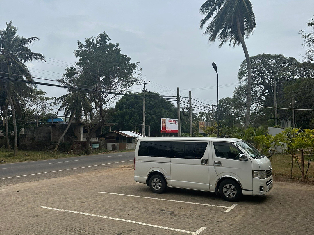 Mr.Taxi.lk - Negombo ( Katunayaka Airport Drops & Picups)-尼甘布必去景点