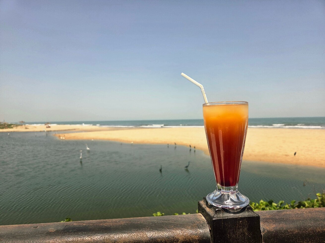 日落海滩酒店主图