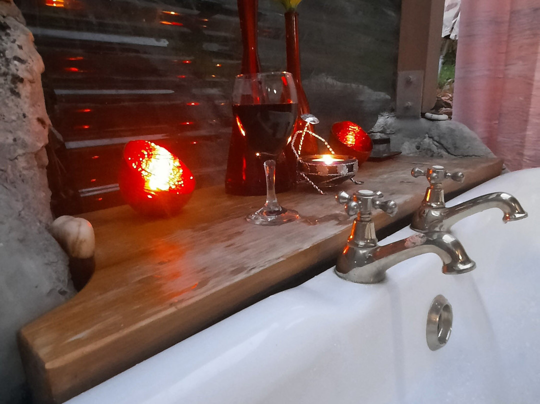 岩石小屋酒店主图