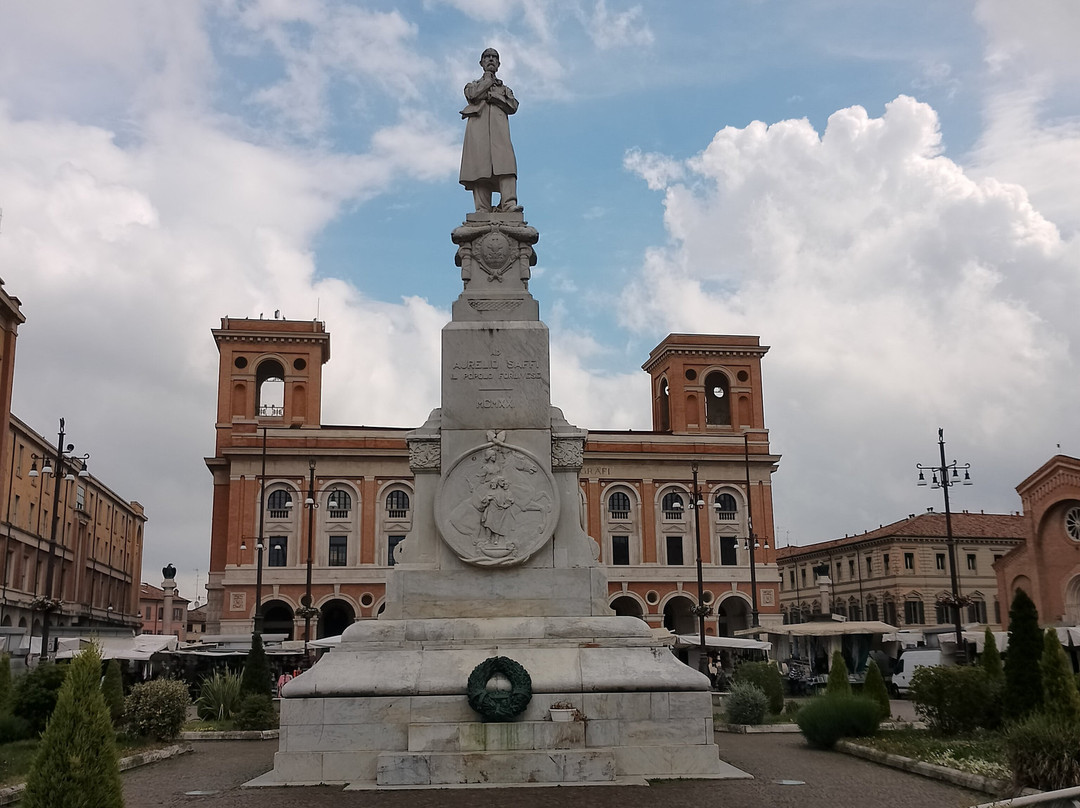 Piazza Aurelio Saffi-弗利必去景点
