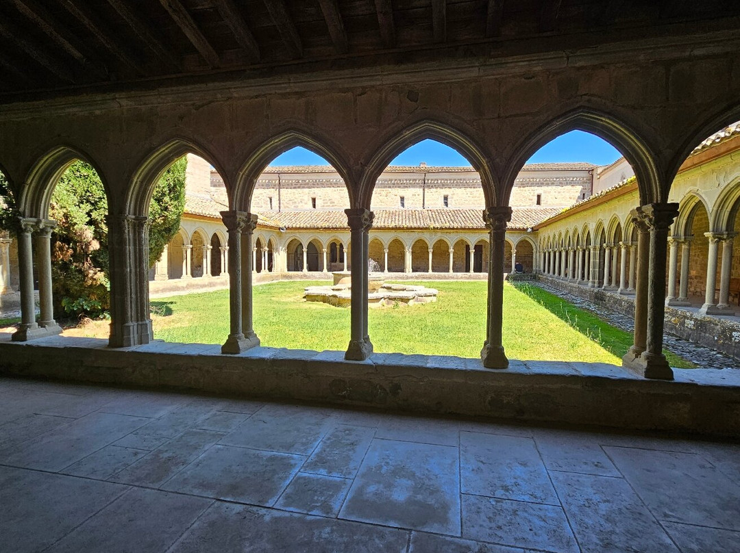 Abbaye de Saint Hilaire-Saint-Hilaire必去景点