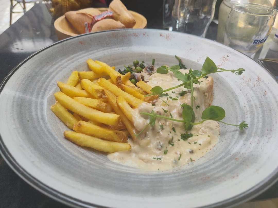 Le Bretagne Café Restaurant