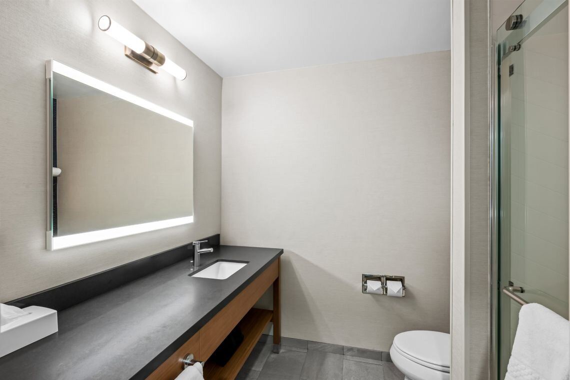 Fairfield Inn & Suites Portsmouth Exeter-浴室