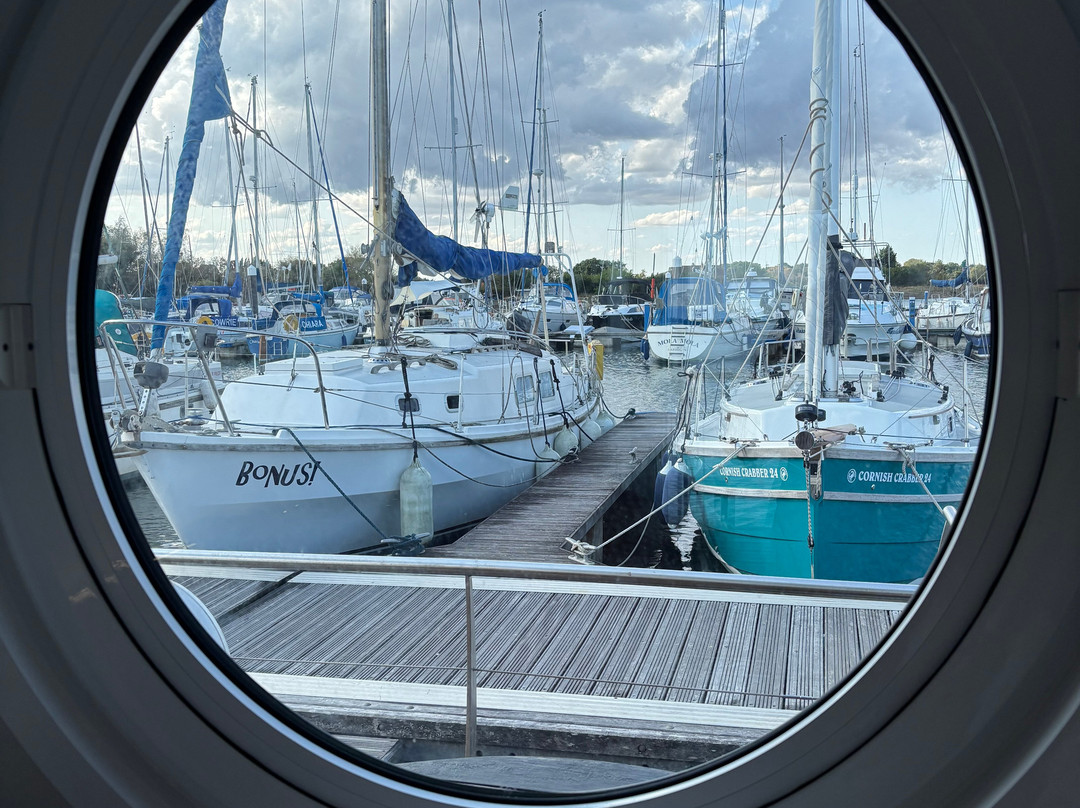 Samphire Ark 900 Boat