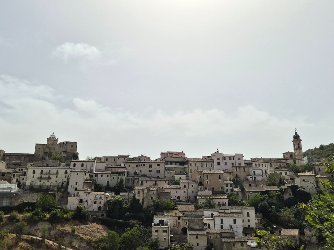 Castello Piccolomini di Capestrano-Capestrano必去景点