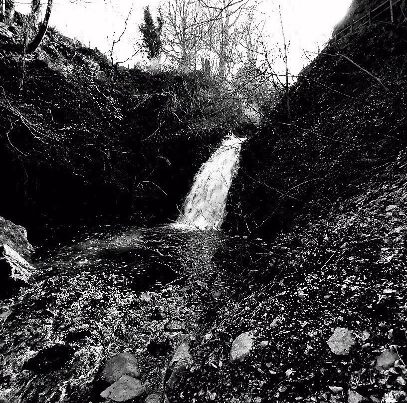 Gleno Waterfall景点图片