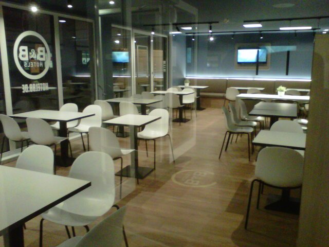 法兰克福哈恩机场B&B酒店-餐饮