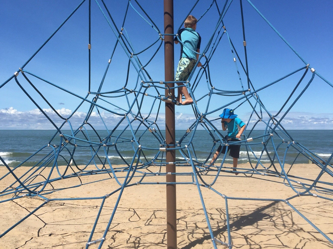 Lions Park Beach景点图片