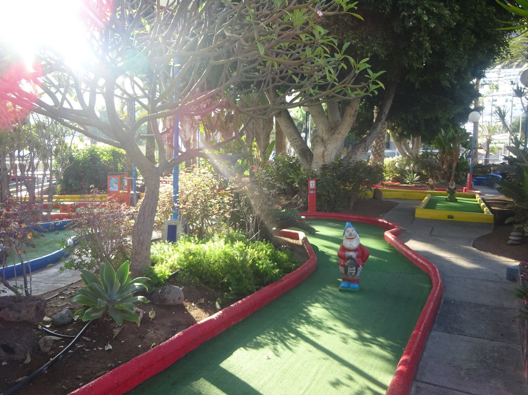 Uga旅游景点-Mini Golf Pto Subway