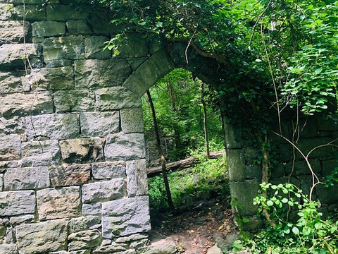 Saint Stanislaus Kostka Catholic Church-Windsor Mill必去景点