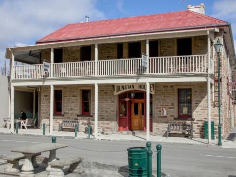 Dunstan House-官方