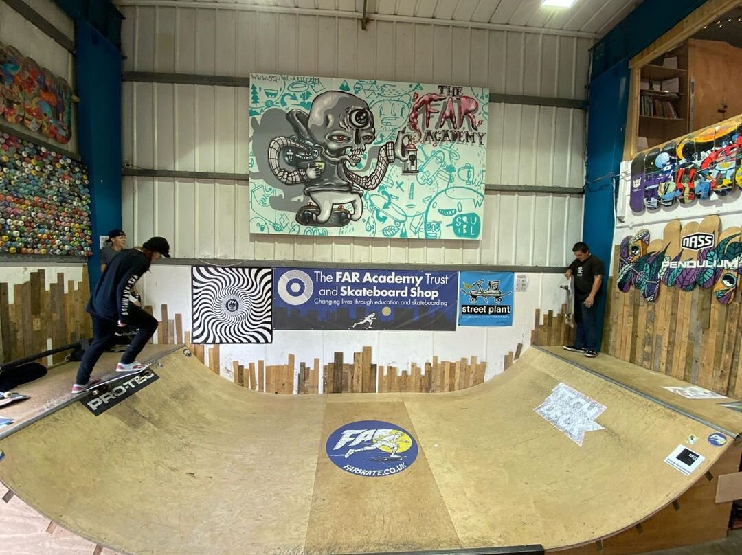FAR Skateboard Shop景点图片