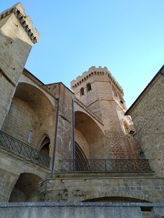 Iglesia-Fortaleza de Santa María de Ujue景点图片