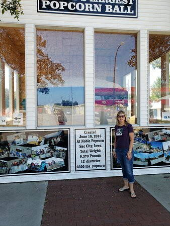 World's Largest Popcorn Ball-Sac City必去景点